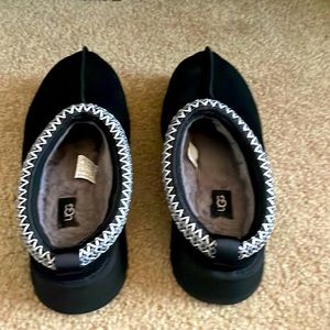 UGG Womens Tazz platform size 9